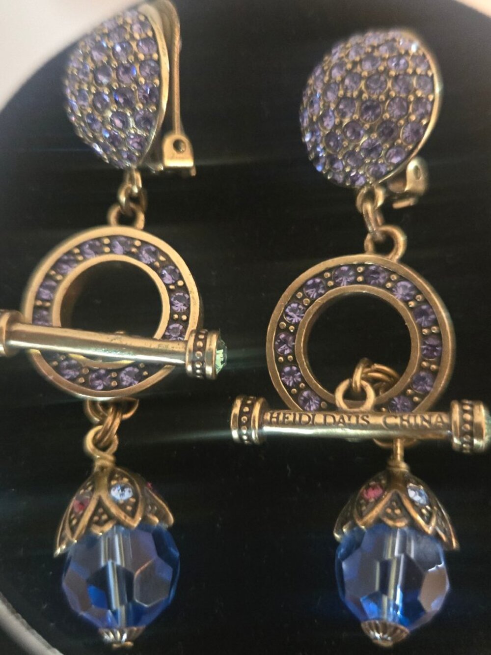 Vintage Heidi Daus beautiful crystal blue/purple beaded drop clip on earrings